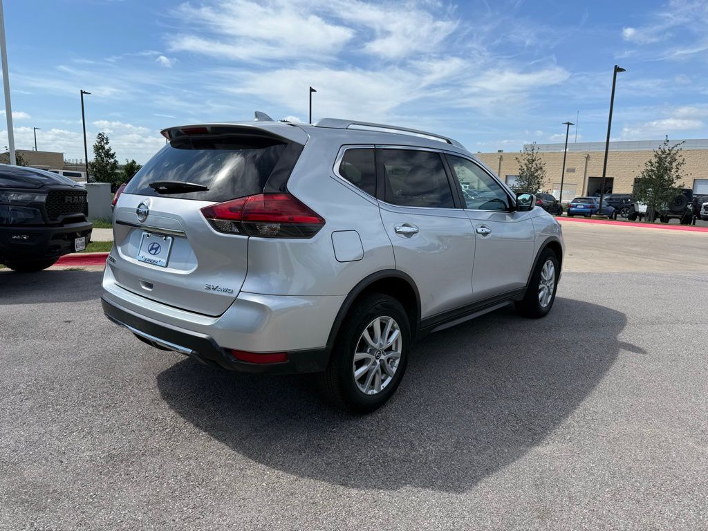 Thumbnail: 2017 Nissan Rogue - 5