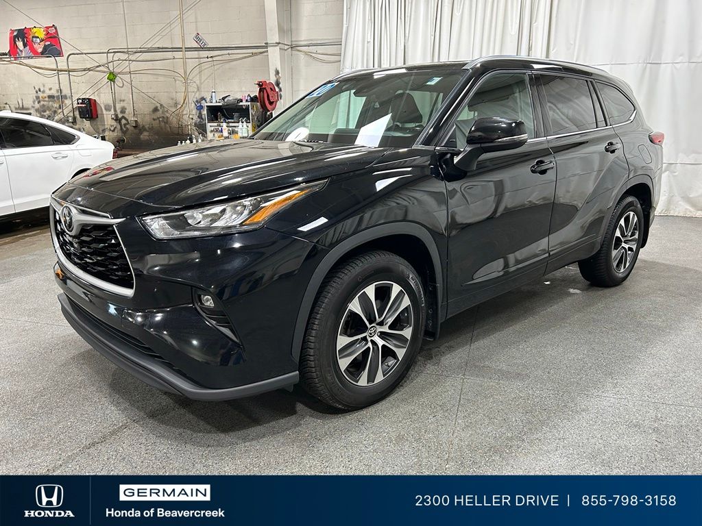Used 2020 Black Toyota XLE image 4