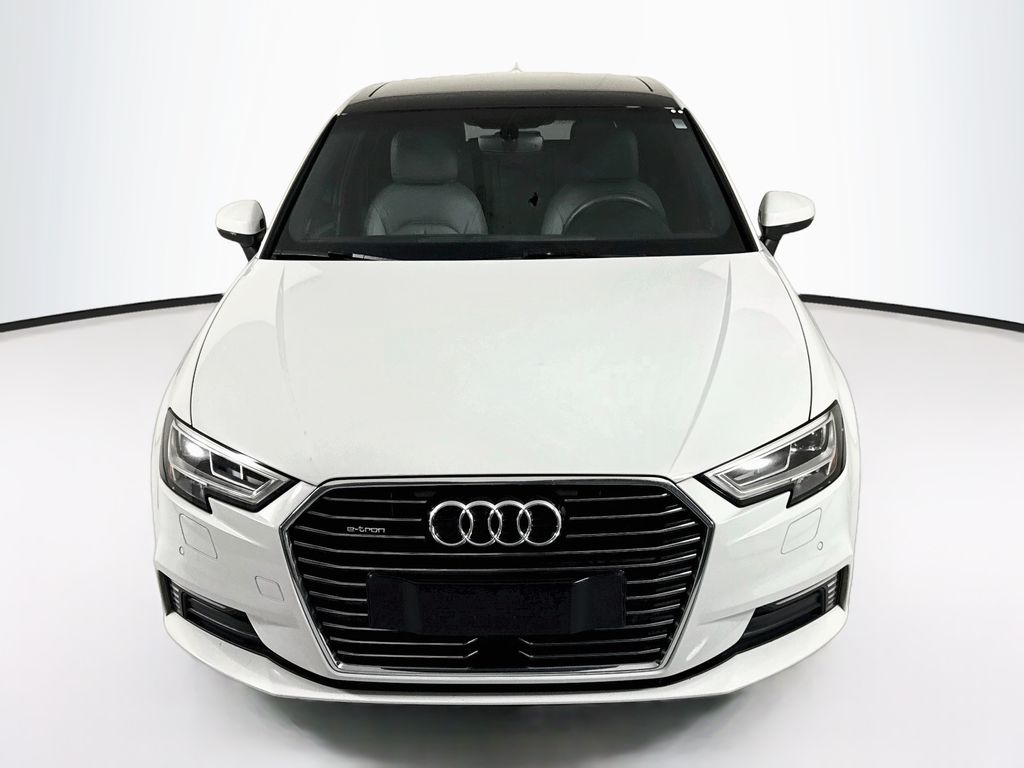 Thumbnail: 2018 Audi A3 e-tron - 2