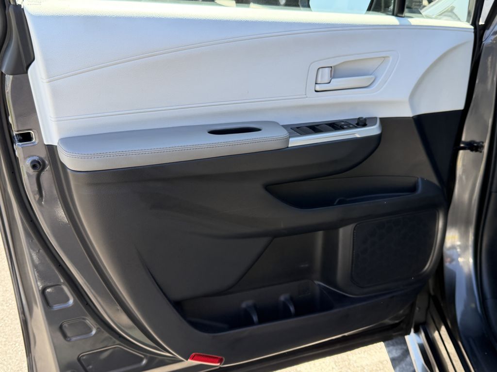 Used 2025 Toyota Sienna Van