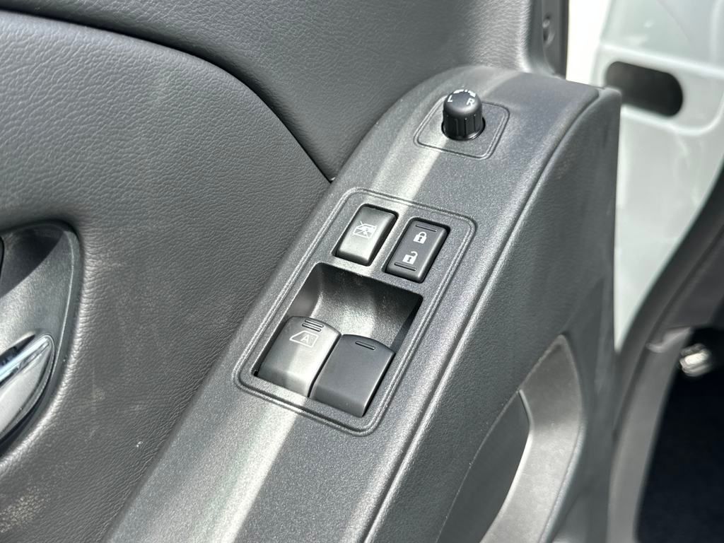2025 Nissan Frontier SV photo