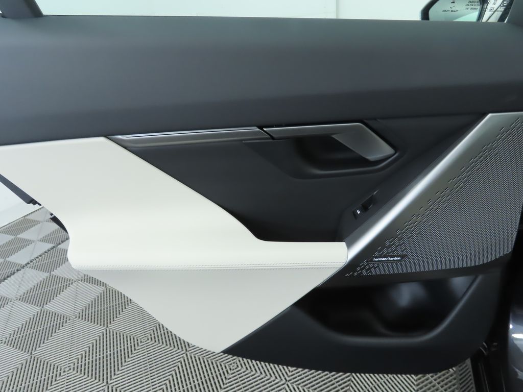 Thumbnail: 2024 BMW 5 Series - 27