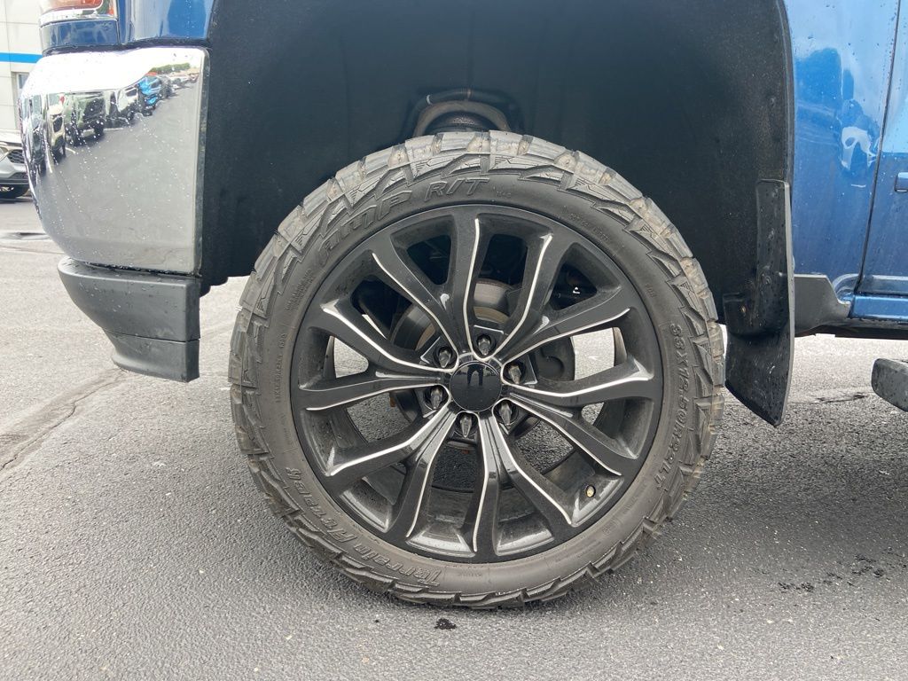 Thumbnail: 2018 Chevrolet Silverado 1500 - 11