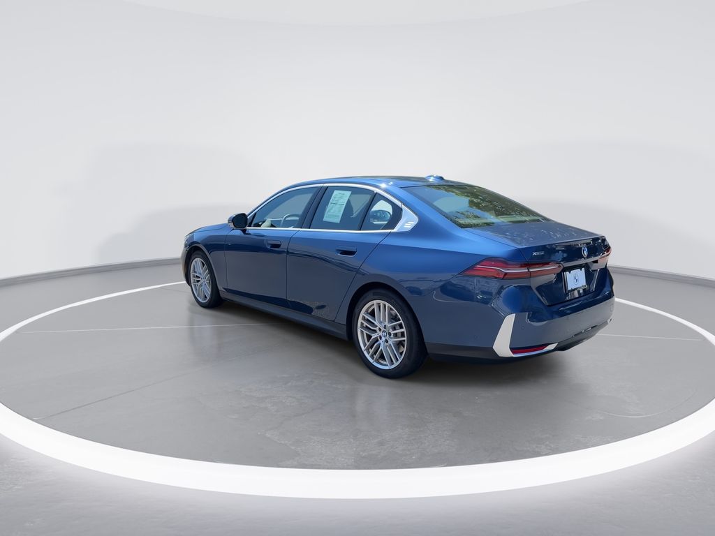 Thumbnail: 2025 BMW 5 Series - 6
