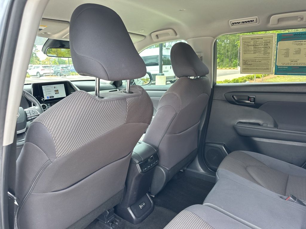 2023 Celestial Silver Metallic Toyota Highlander LE FWD SUV