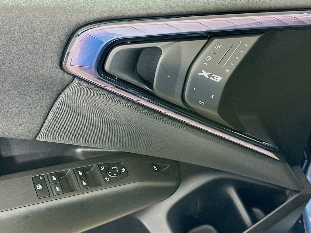 Thumbnail: 2025 BMW X3 - 17