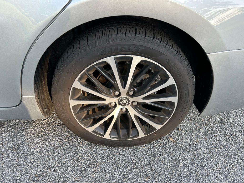 2020 Toyota Camry SE 9