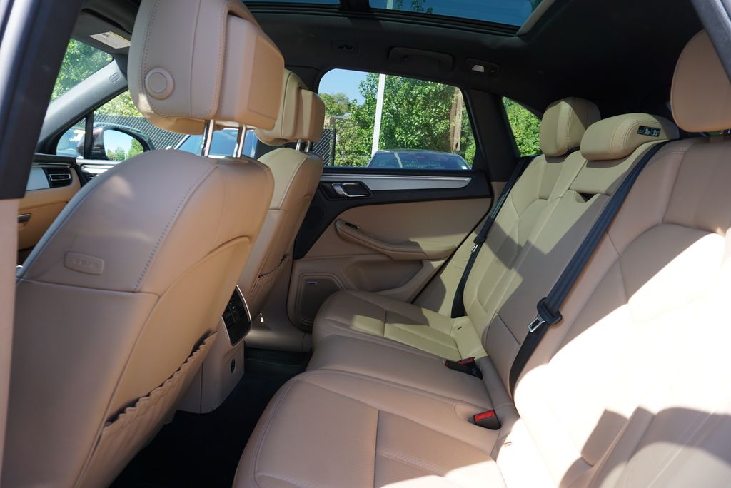 Thumbnail: 2021 Porsche Macan - 24