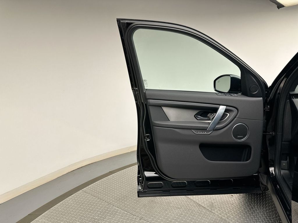 Thumbnail: 2026 Land Rover Discovery Sport - 9