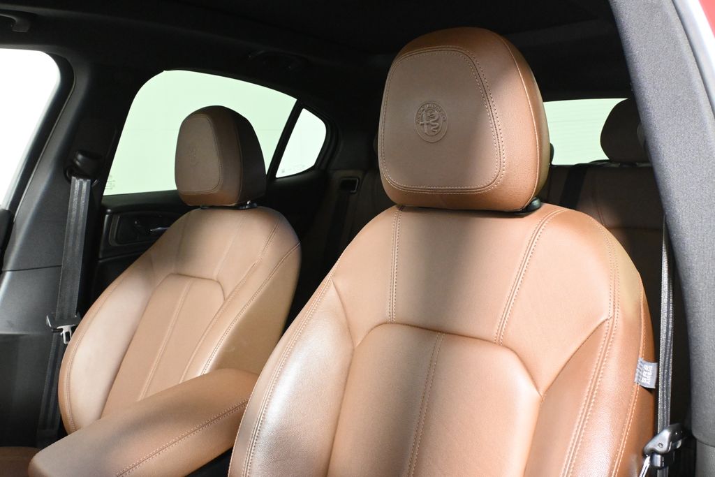 Thumbnail: 2022 Alfa Romeo Stelvio - 16