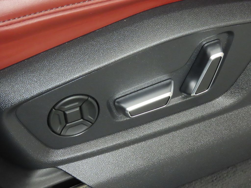 Thumbnail: 2023 Audi SQ7 - 32