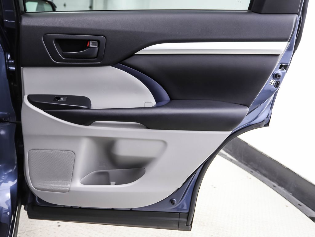 Thumbnail: 2016 Toyota Highlander - 26