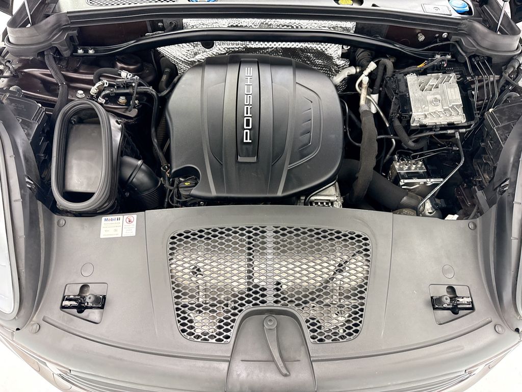 Thumbnail: 2021 Porsche Macan - 28