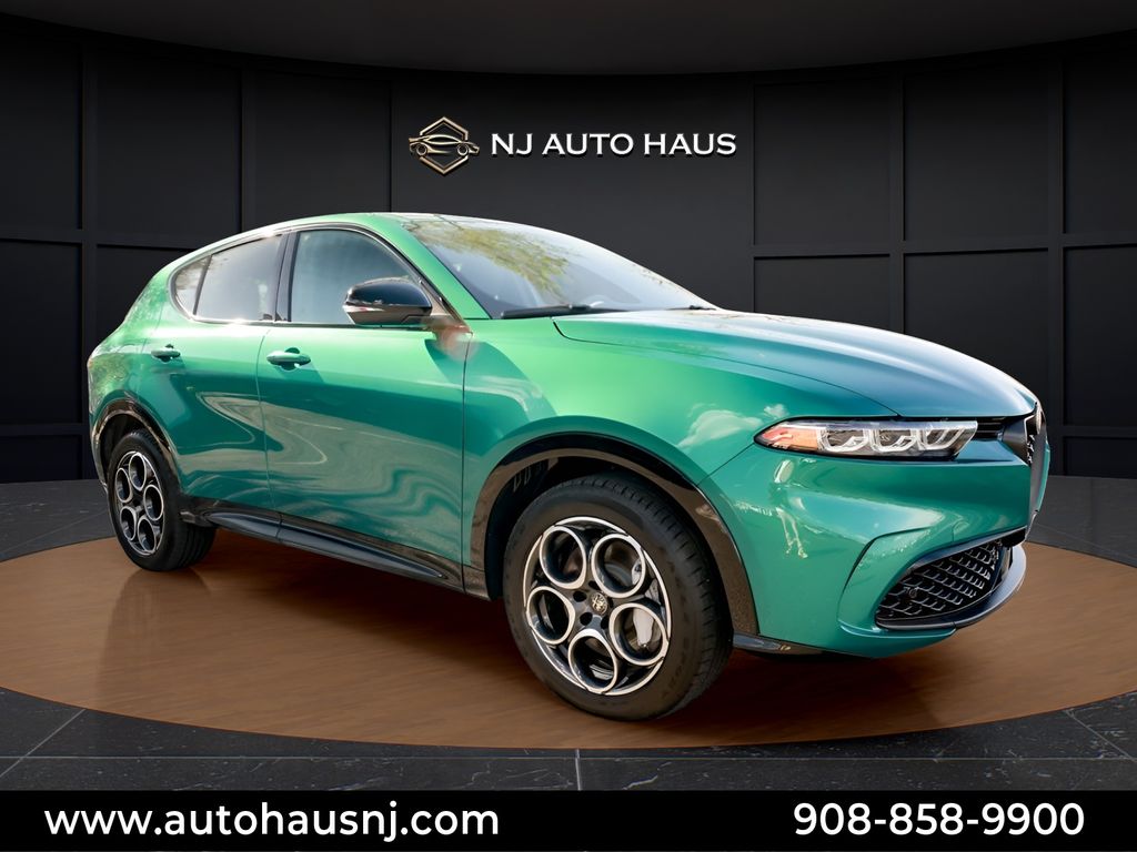 Green (Verde Fangio Metallic) 2025 Alfa Romeo Tonale Hybrid 6-Speed Automatic