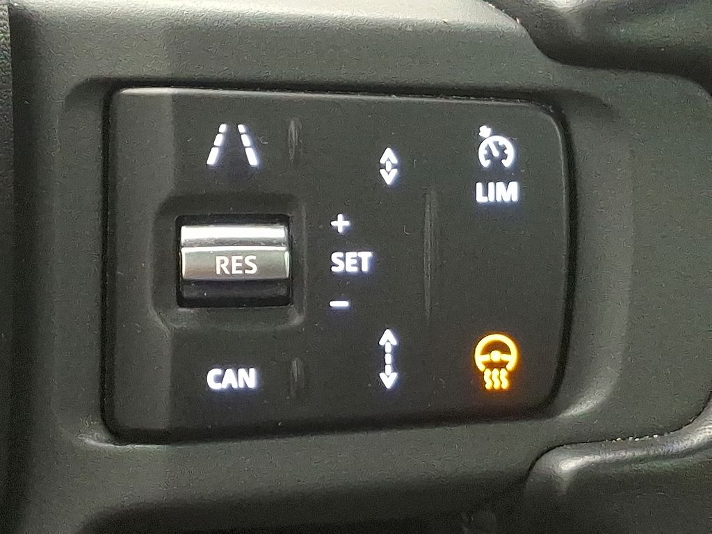 Thumbnail: 2023 Land Rover Defender - 23