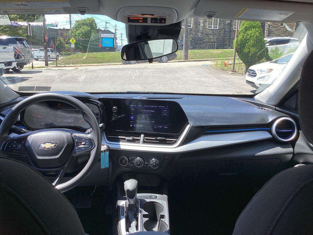 Used 2024 Chevrolet Trax SUV