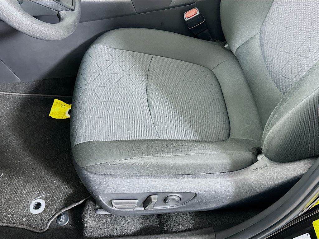 Thumbnail: 2025 Toyota RAV4 - 20