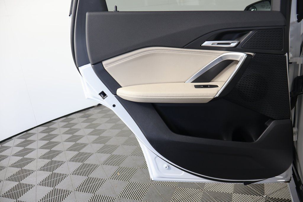 Thumbnail: 2023 BMW X1 - 13