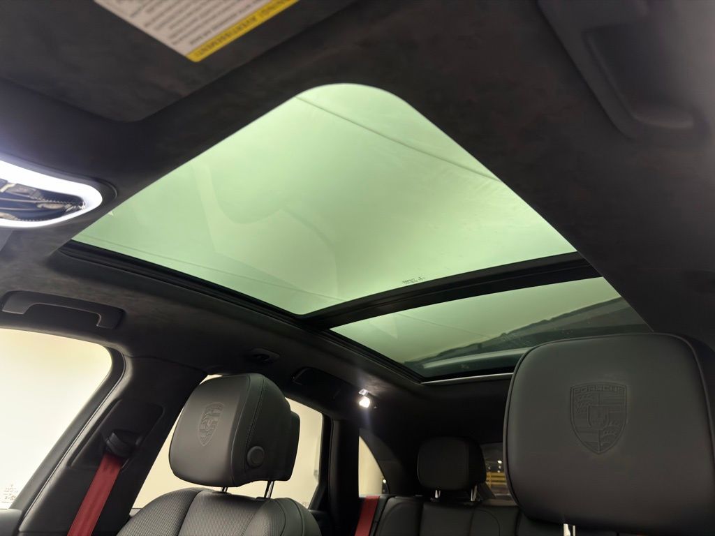 Thumbnail: 2021 Porsche Macan - 11