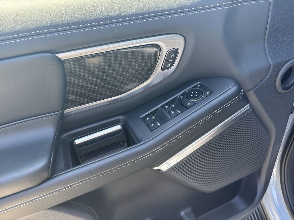 New 2026 Glacier Gray Metallic Tri-Coat Ford Platinum® image 15