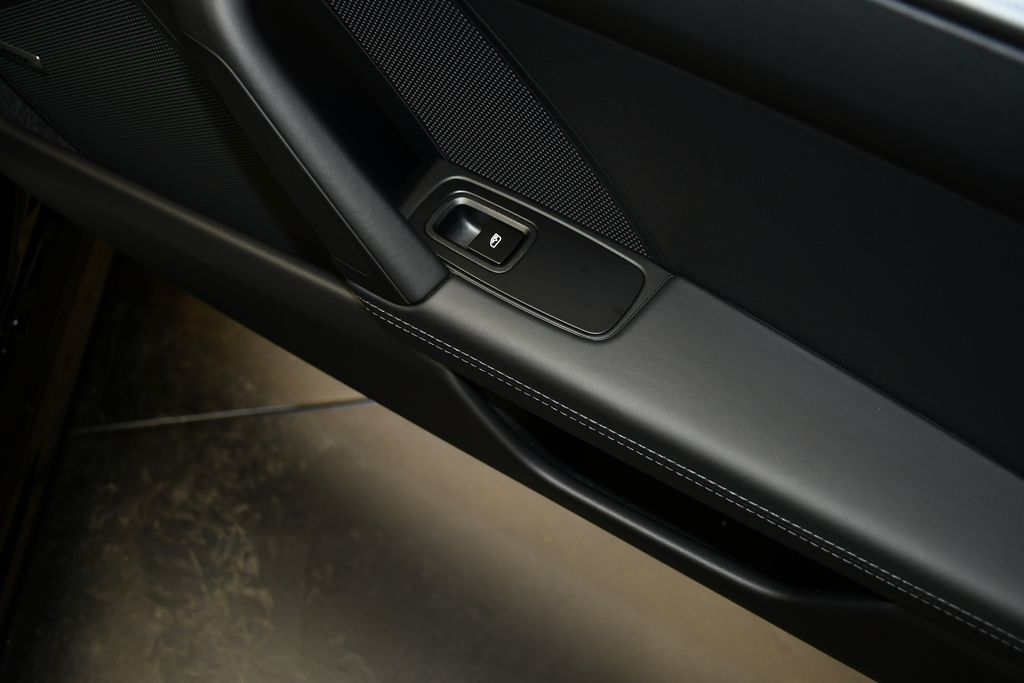 Thumbnail: 2026 Porsche 911 - 18