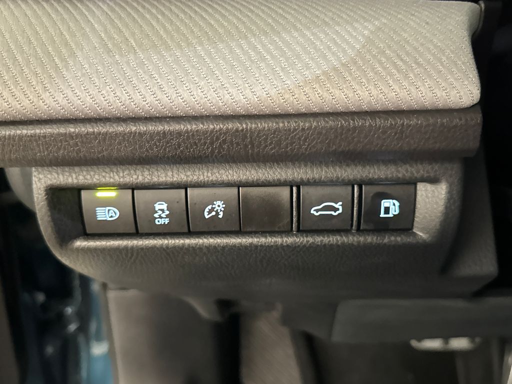 Certified Used 2025  Toyota SE image 18