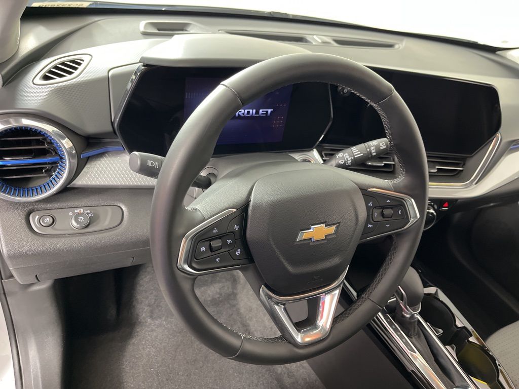 Thumbnail: 2025 Chevrolet Trax - 25