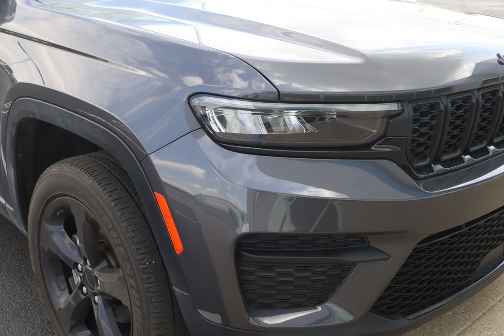 Thumbnail: 2023 Jeep Grand Cherokee - 4