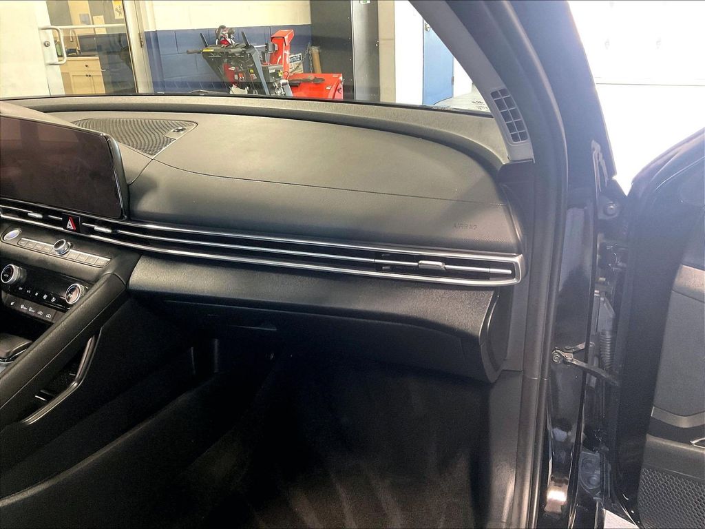 2023 Hyundai Elantra — photo 13