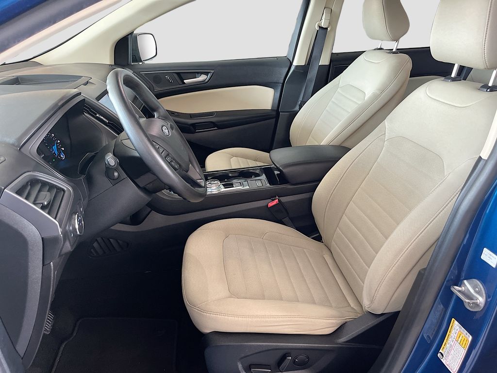 Used 2020 Blue Ford SE image 21