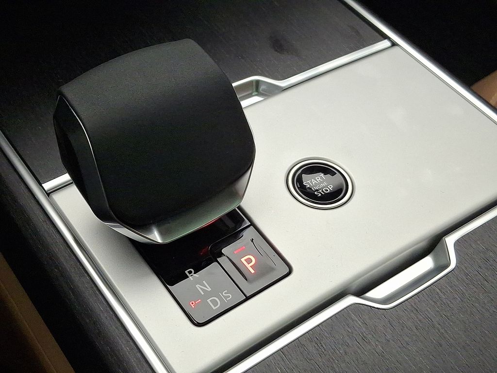 Thumbnail: 2026 Land Rover Range Rover - 12