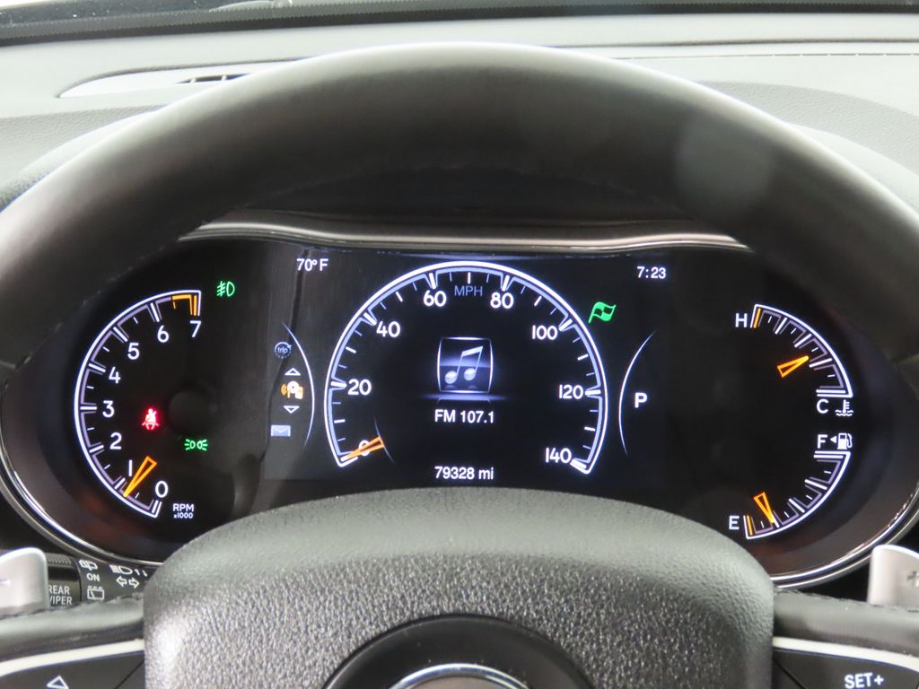 Thumbnail: 2015 Jeep Grand Cherokee - 11