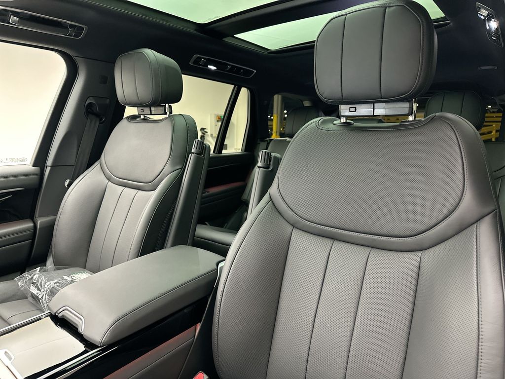 Thumbnail: 2026 Land Rover Range Rover - 10