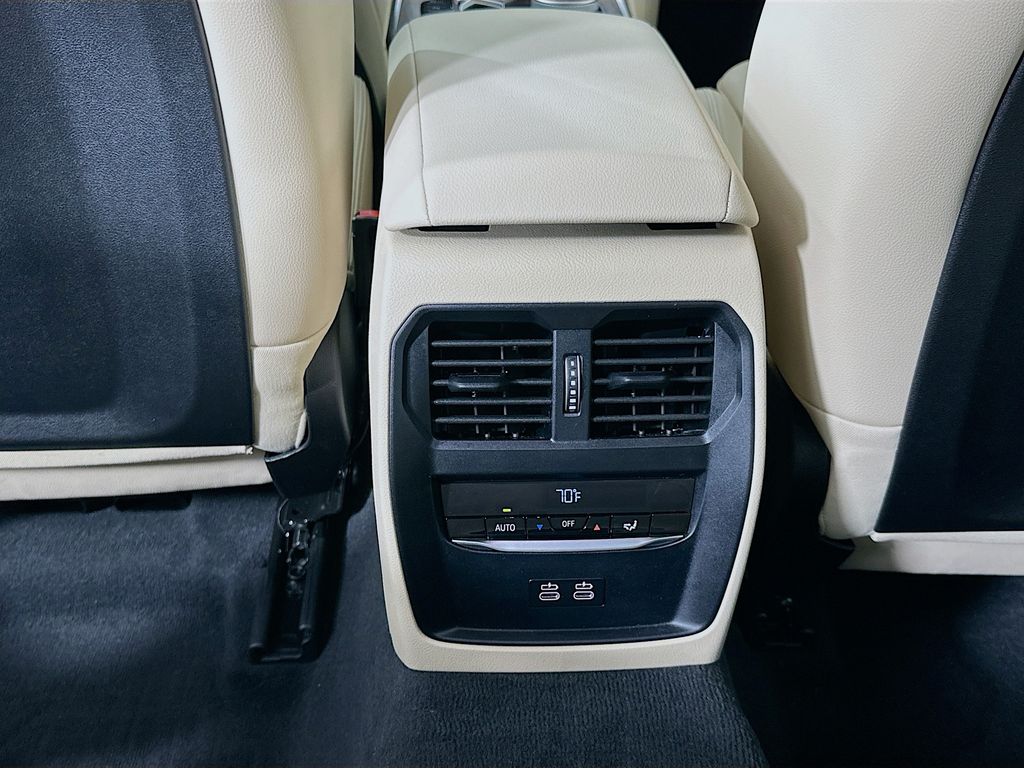 Thumbnail: 2025 BMW 3 Series - 26