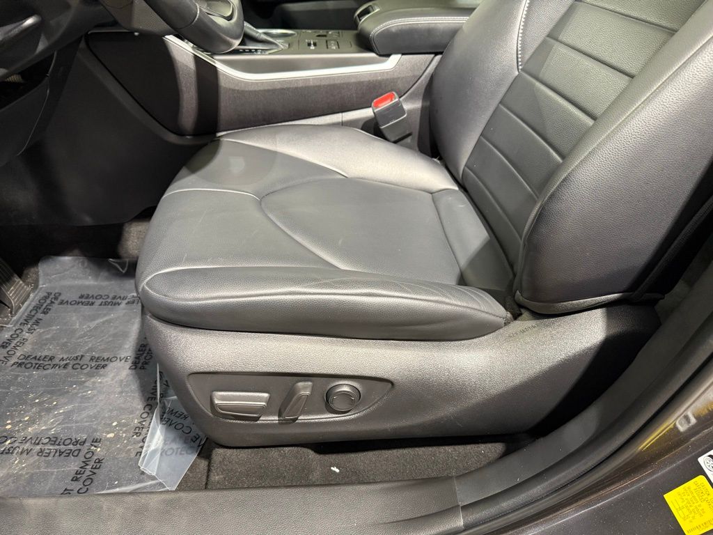 Thumbnail: 2023 Toyota Highlander - 14