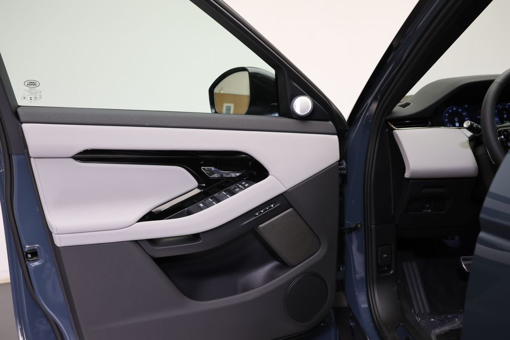 Thumbnail: 2026 Land Rover Range Rover Evoque - 25