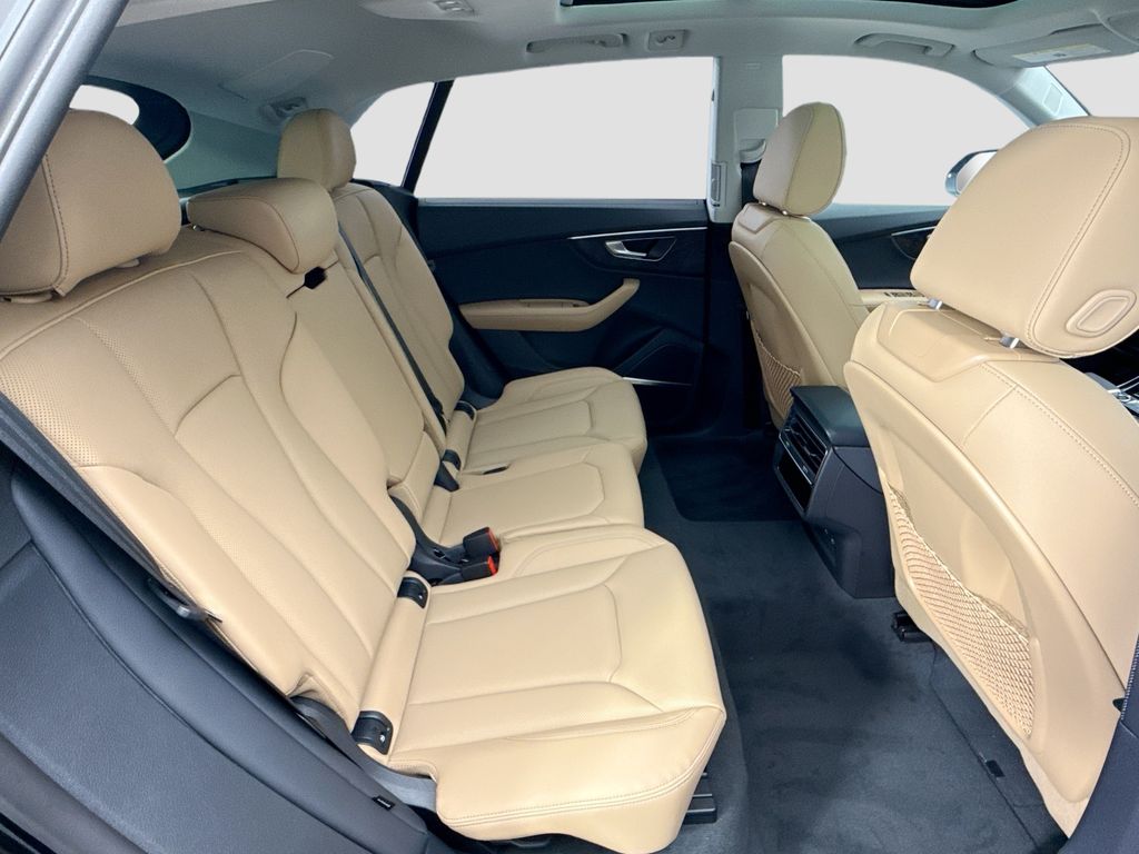 Thumbnail: 2026 Audi Q8 - 21