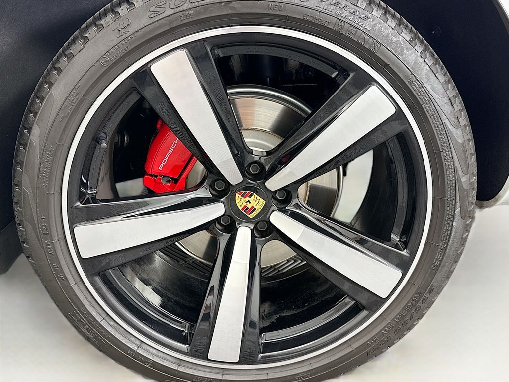 Thumbnail: 2024 Porsche Macan - 32