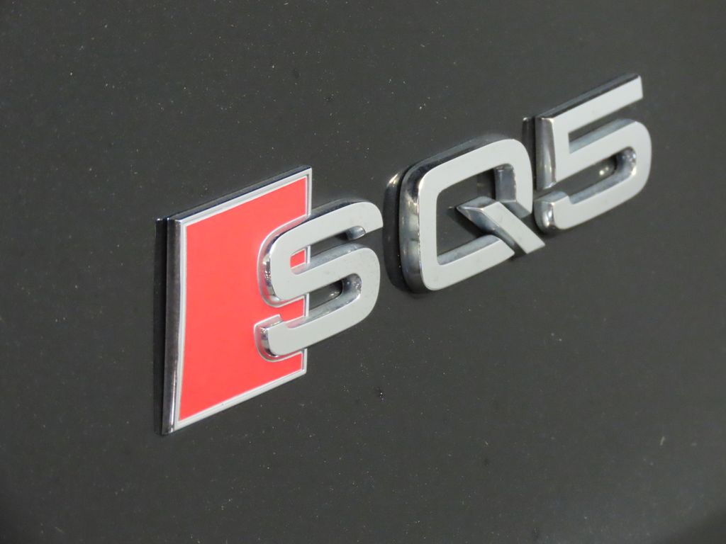 Thumbnail: 2023 Audi SQ5 - 9
