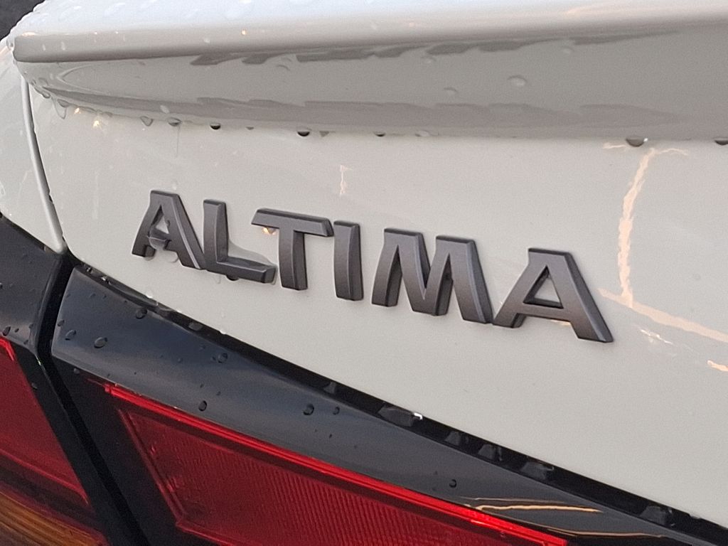 2025 Nissan Altima SR 11