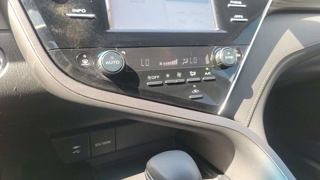 Used 2018 Red Toyota XLE image 19
