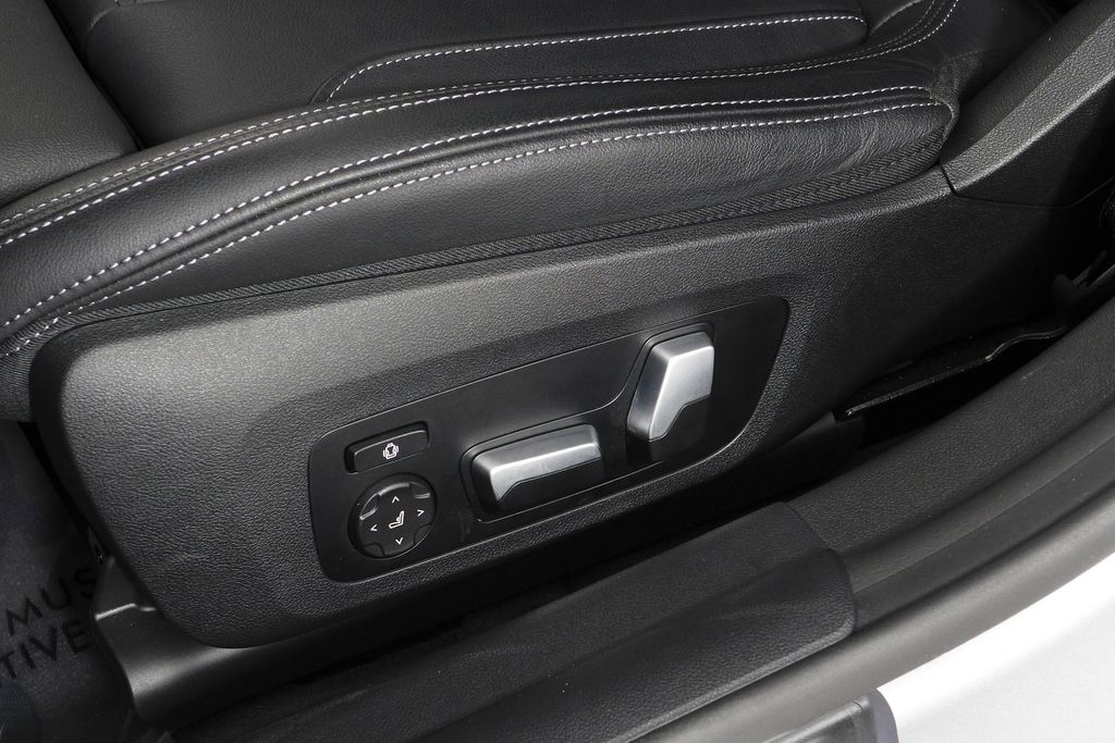 Thumbnail: 2023 BMW i4 - 24