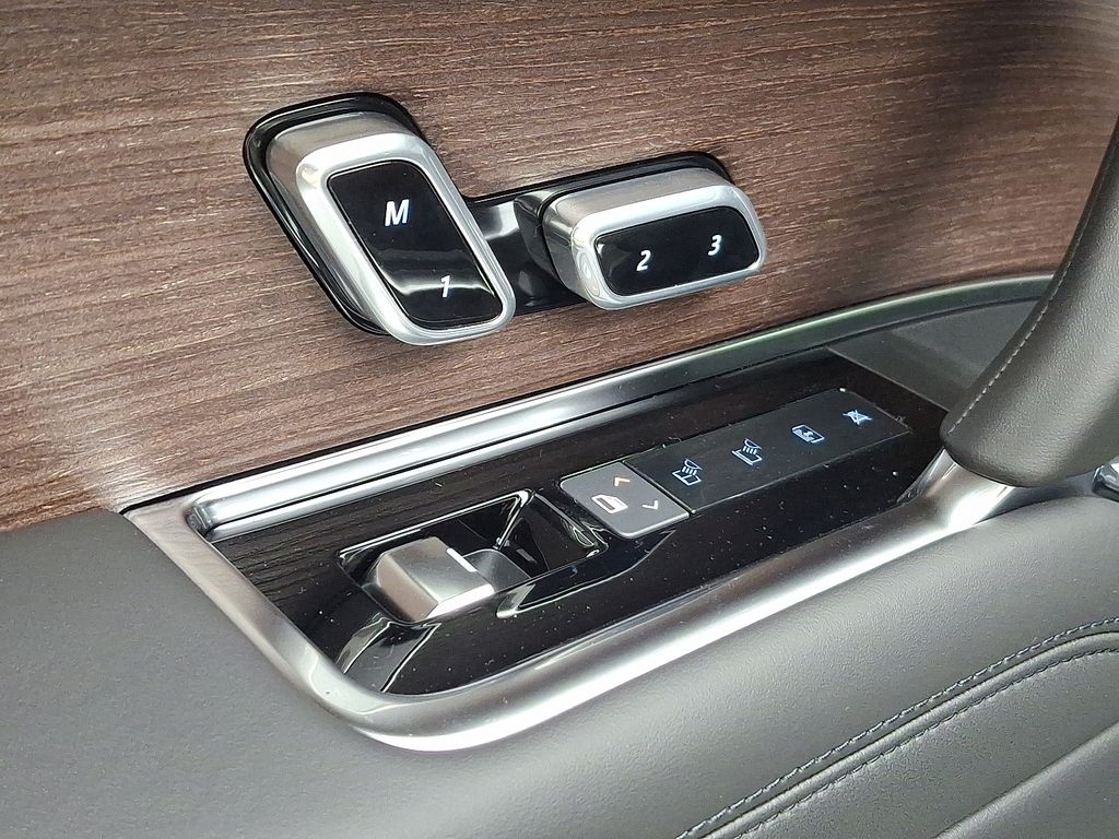 Thumbnail: 2025 Land Rover Range Rover - 8