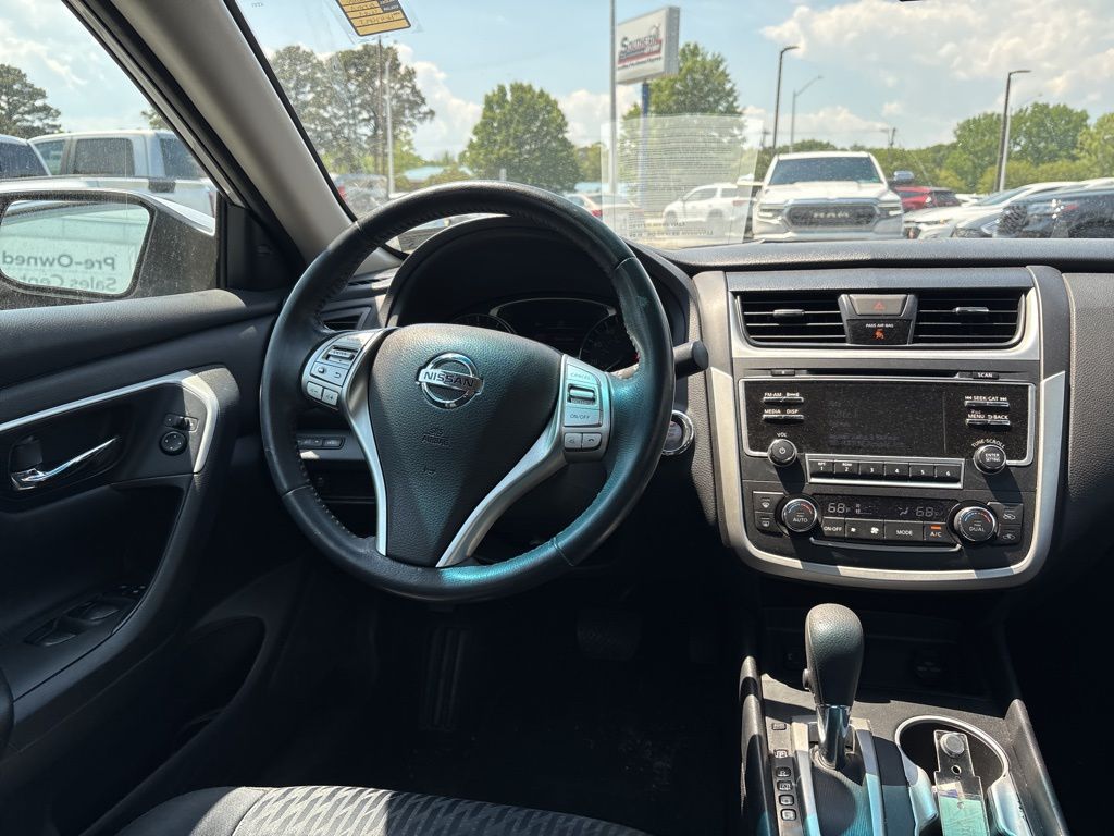 Used 2017 Silver Nissan 2.5 SV image 9