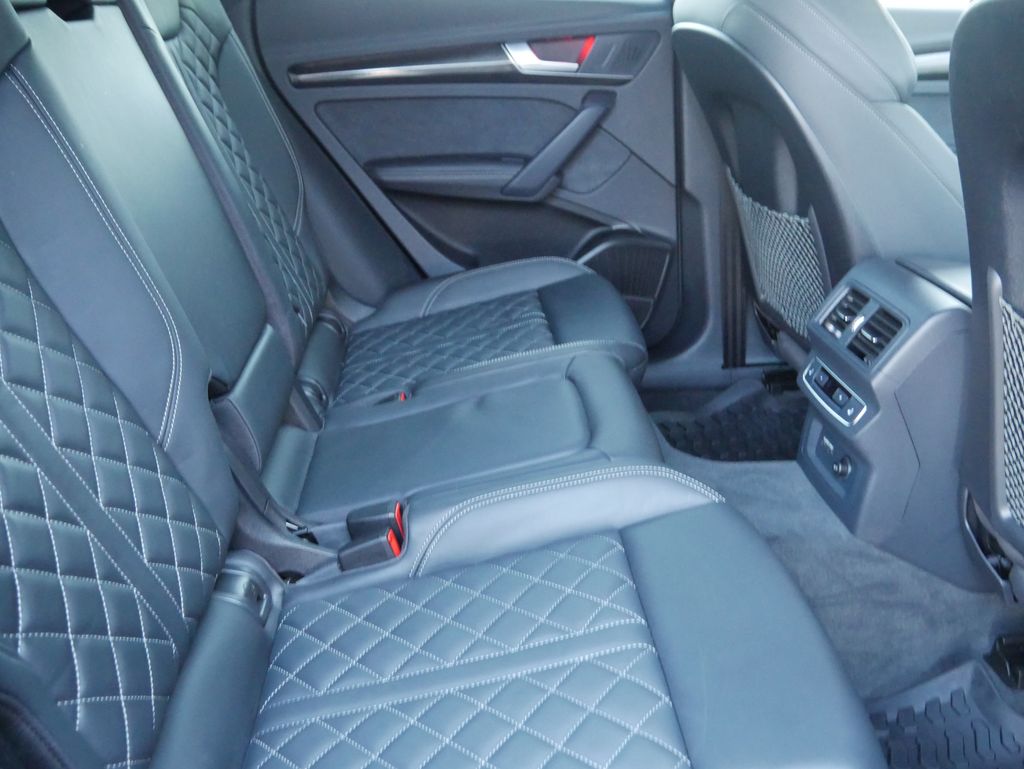 Thumbnail: 2023 Audi SQ5 - 32