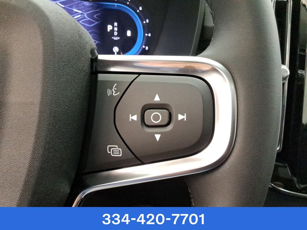 new 2025 Volvo XC40 car, priced at $37,599