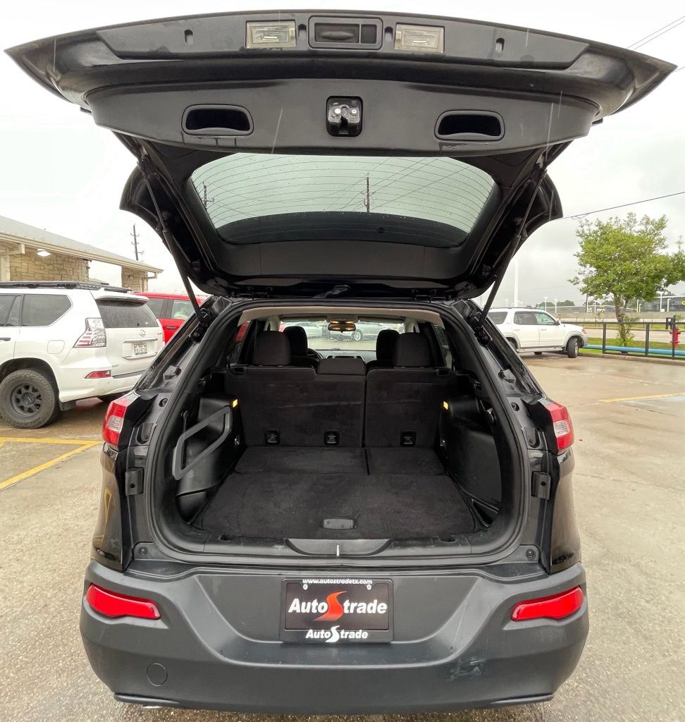 2017 Jeep Cherokee Latitude Black at Community Toyota