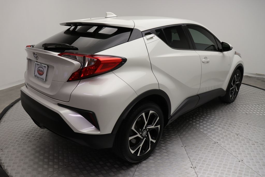 2020 Toyota C-HR XLE 8