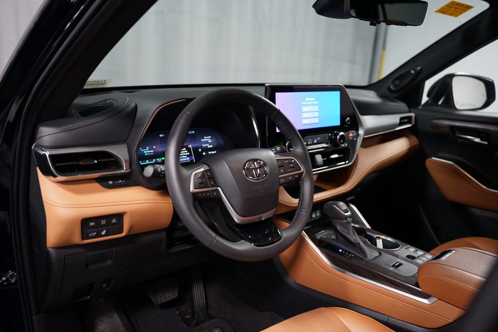 2024 Toyota Highlander Platinum 7
