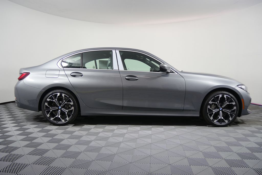 Thumbnail: 2026 BMW 3 Series - 2